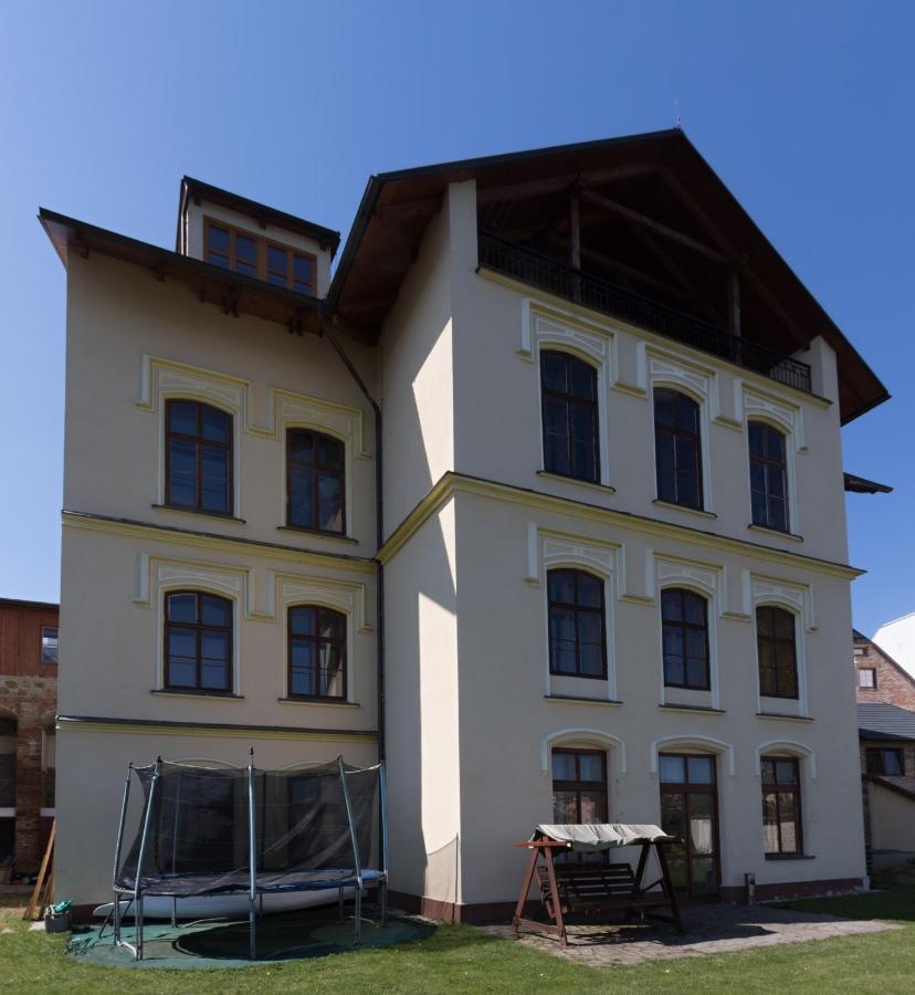 Apartmany Setkova Vila 인드르지후프흐라데츠 외부 사진