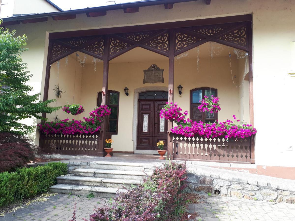 Apartmany Setkova Vila 인드르지후프흐라데츠 외부 사진